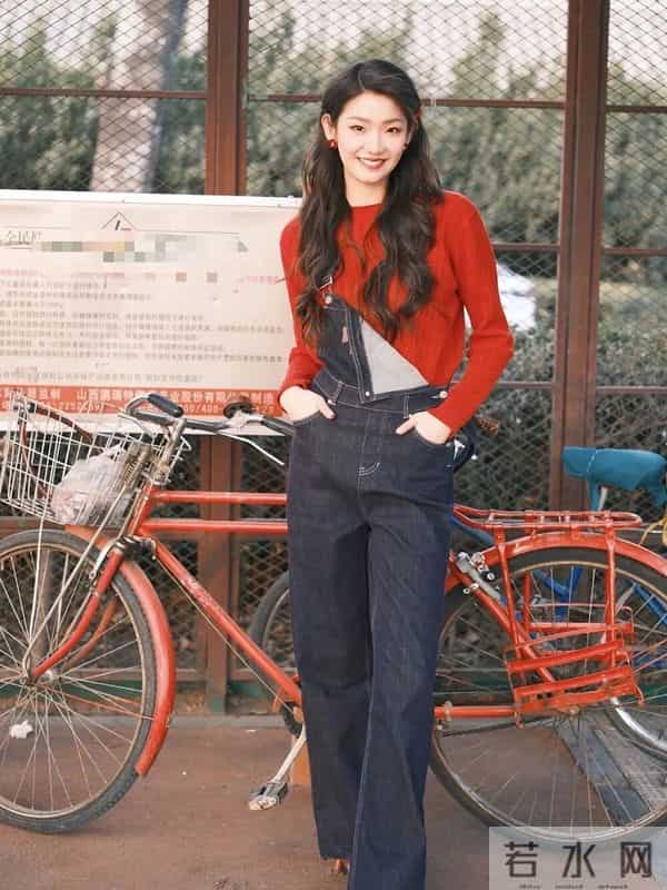 冬天穿“红色毛衣”明亮又有存在感，越看越上头！