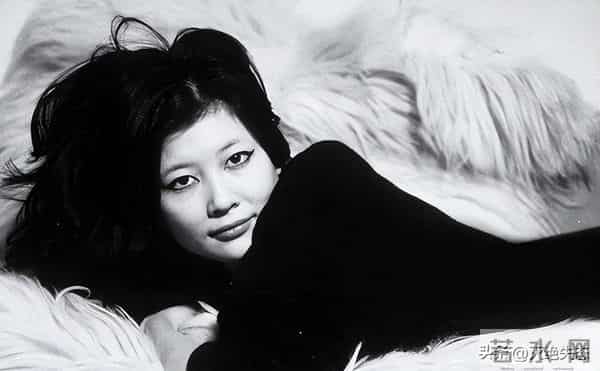 她是上海首席名媛，和戏子私奔生下6个孩子，如今个个是她骄傲