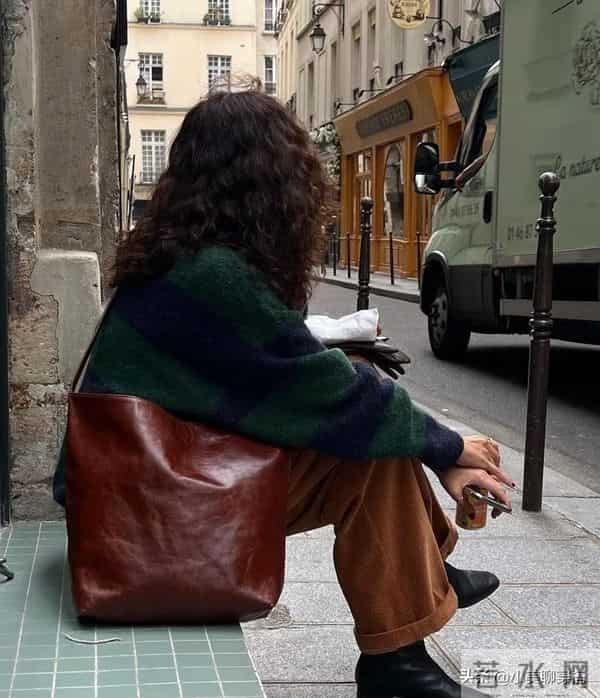 她好会拿捏“氛围感”，秋冬跟她学穿搭准没错