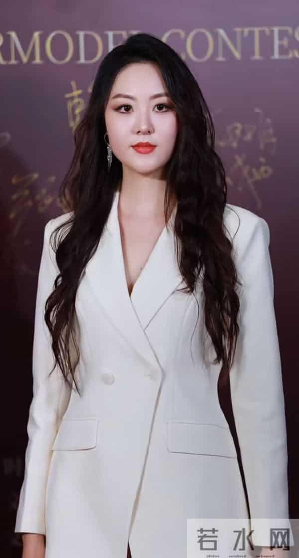 徐敏小姐姐这裤子一般人压根驾驭不了，也就她能穿成女神范儿