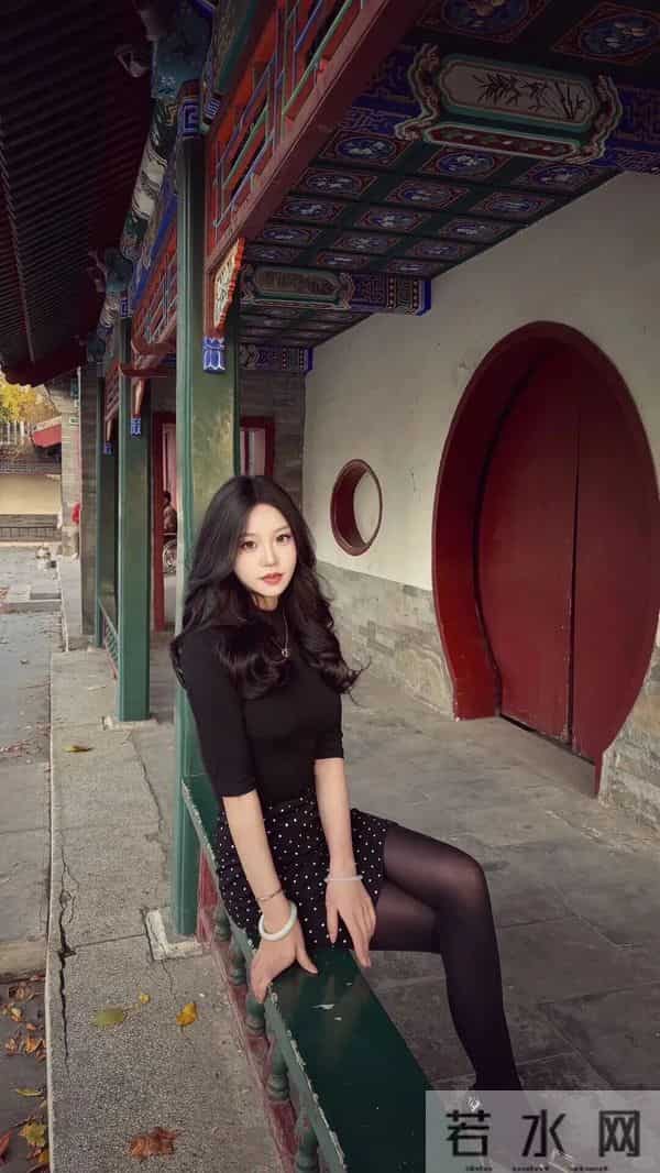 最显白的穿法,被她用“厚黑学”玩明白了