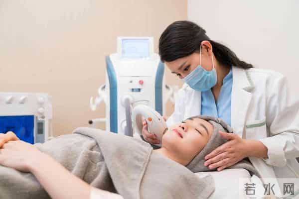 从平替到刺客，可复美一年涨158元，敏感肌的钱真好赚？