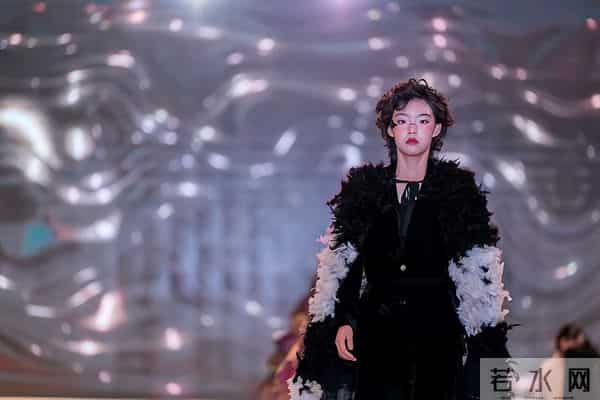 2025长春国际时装周 “落音”品牌年度首秀演绎冰雪风尚