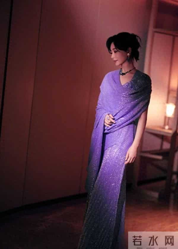 陈数与爱同行！穿搭紫色鸢尾花长裙出席公益活动，传递爱与吉祥