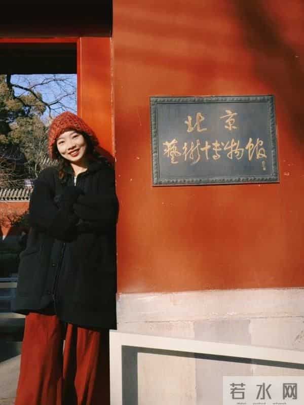 没想到，今冬“奶奶帽”火了！明星潮人都上头了，意外的洋气好看