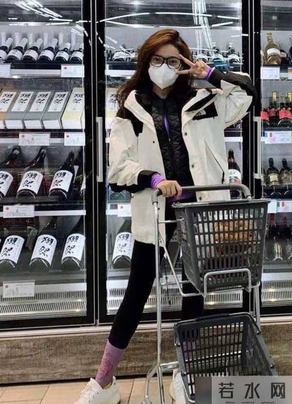 羽绒服彻底过时了！今年流行这3种“冬装”，时髦百搭，还很显瘦