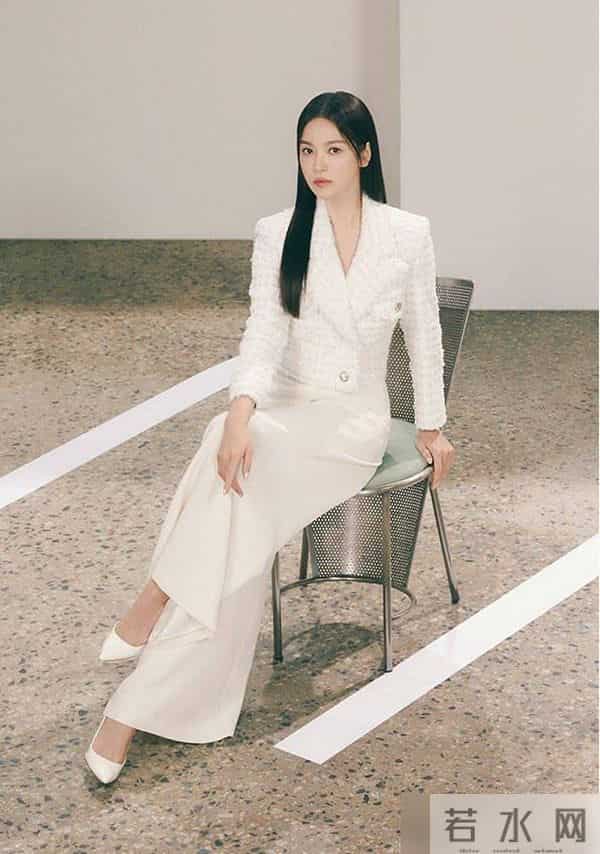 宋慧乔新造型，职场穿搭也能不随波逐流，穿出个性，给人专业感