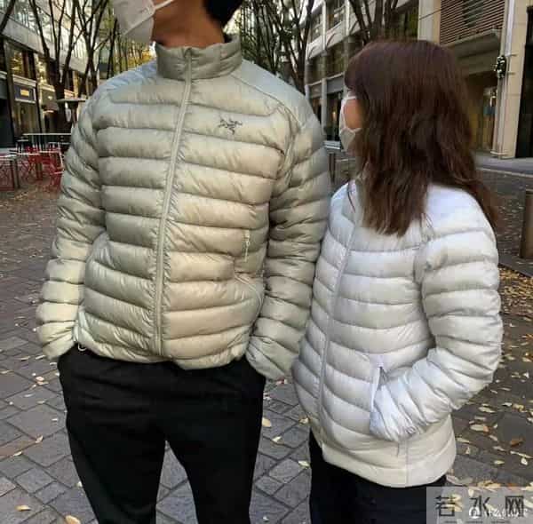 从“奶奶款”到潮流单品：排骨羽绒服为何成为今冬宠儿？附清单