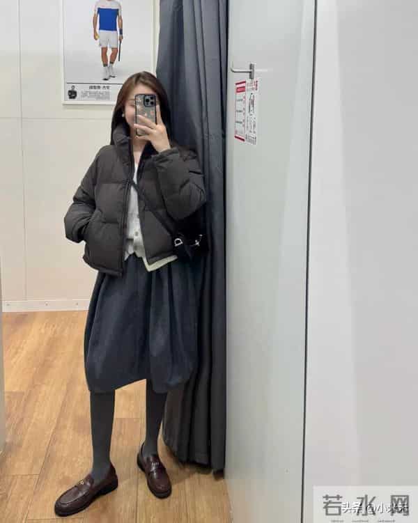 优衣库这灰裤袜一穿，直接把“贵气松弛感”焊身上了！
