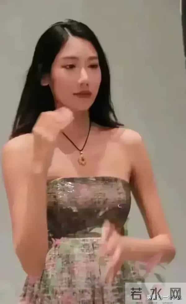 评委比模特都要漂亮，身材简直是天花板，清纯靓丽，气质优雅迷人