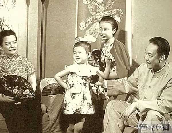 她是上海首席名媛，和戏子私奔生下6个孩子，如今个个是她骄傲