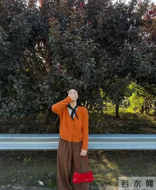 今年冬天最绝的配色：橙色+棕色，太明媚了！