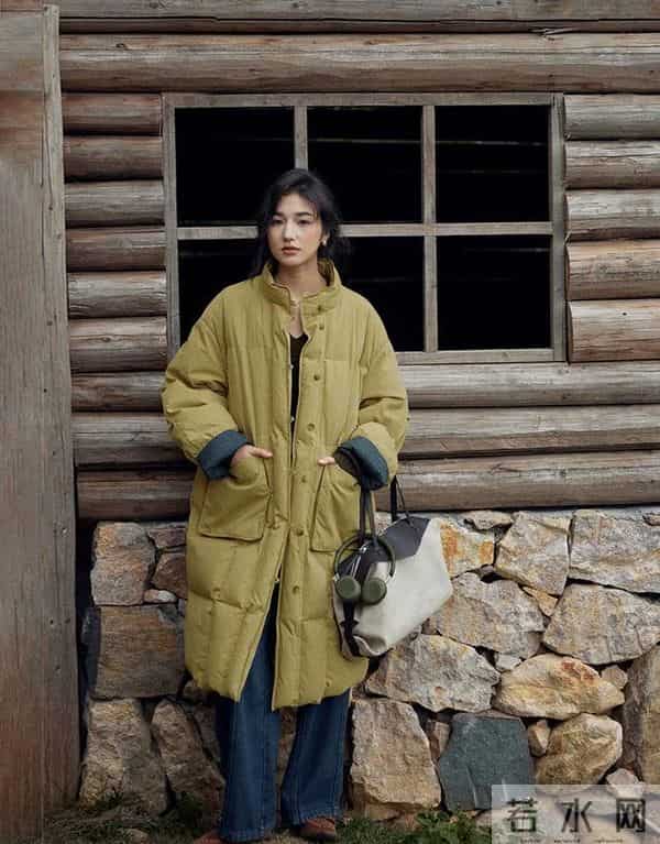 羽绒服+牛仔裤，极简里的真高级