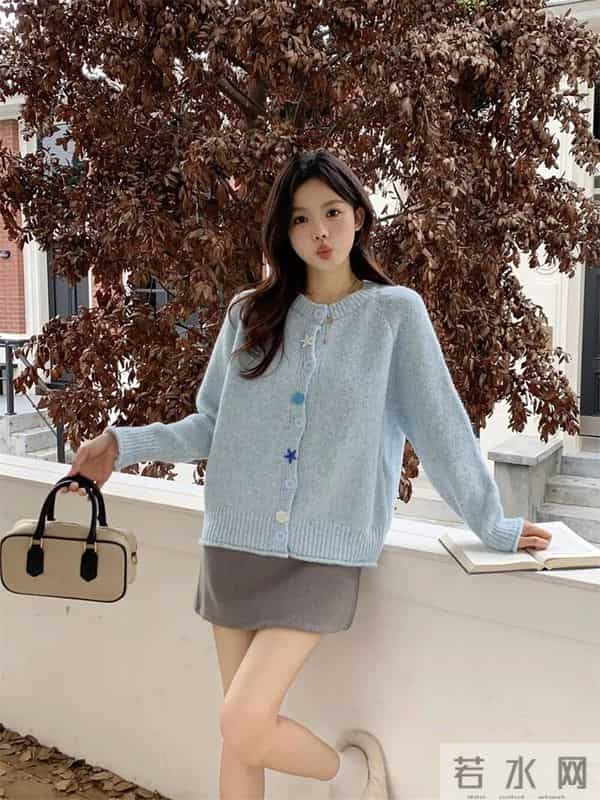 一件浅蓝开衫，让整个人都变得轻松又减龄
