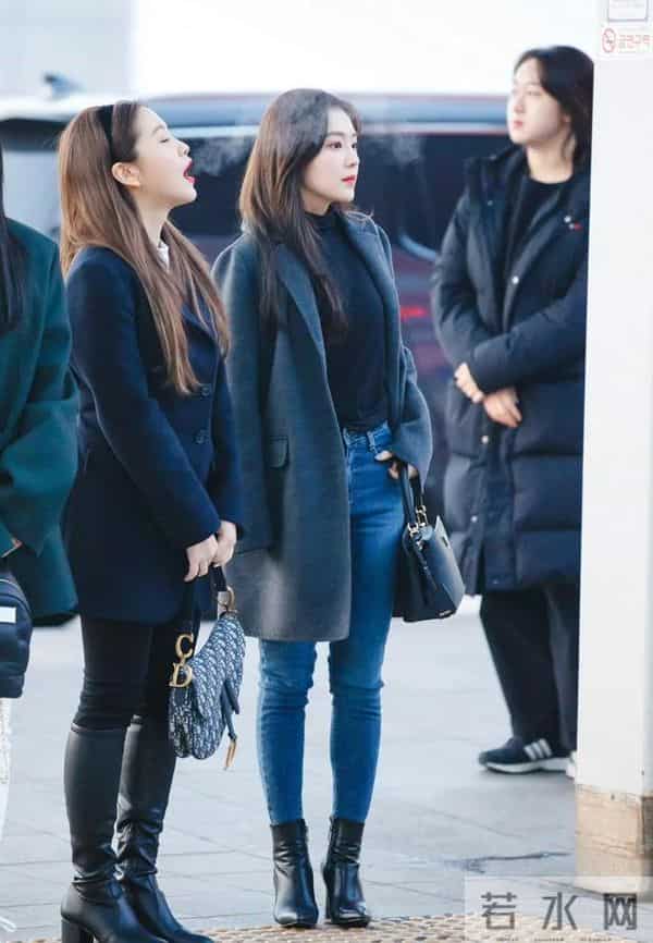 再次强调，穿大衣一定要避免小脚裤、运动鞋，太土！这么搭更洋气