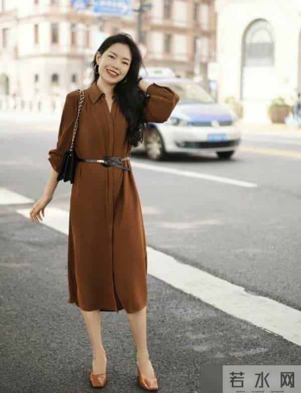 今年秋冬的流行色，为什么非“棕色”莫属？看完上海街拍就知道了