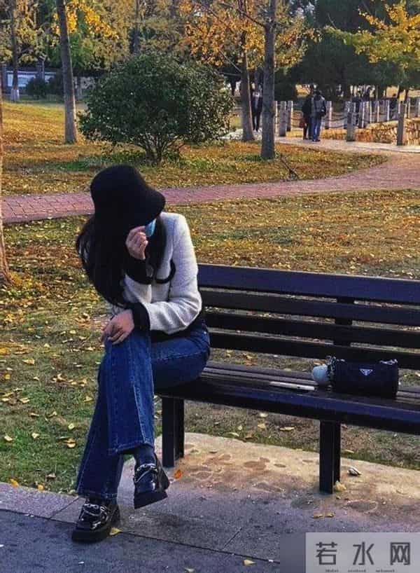 没想到，今冬“奶奶帽”火了！明星潮人都上头了，意外的洋气好看