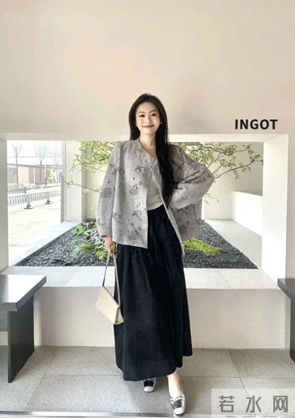 冬天这几身“外套＋裙子”，气质又好看，太美了