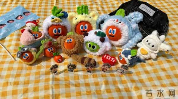 “50块帆布包配3000块包挂”，时髦年轻人背半个身家出门