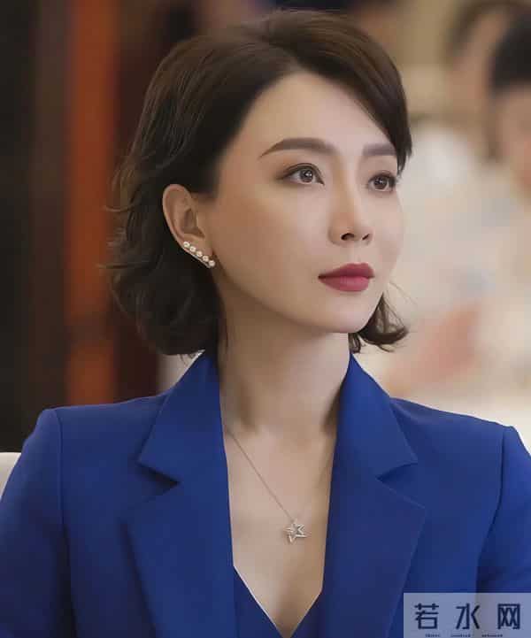 女人不差钱的话，首饰买这“4款”就够了，优雅精致还上档次