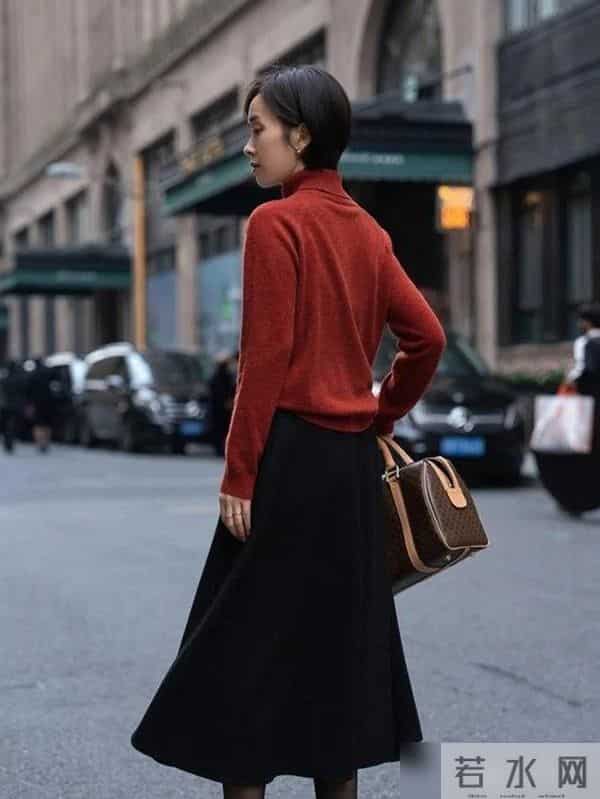 “羊毛衫+长裙”才是最适合40岁女人的秋冬穿搭，优雅显瘦有气质