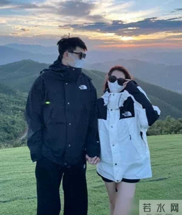 建议男人，今冬别穿羽绒服！换成“冲锋衣+工装裤”，又帅又年轻