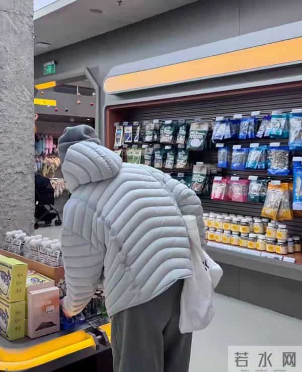 河南11月热到穿短袖？羽绒服老板：这款薄羽绒一天卖爆500件！
