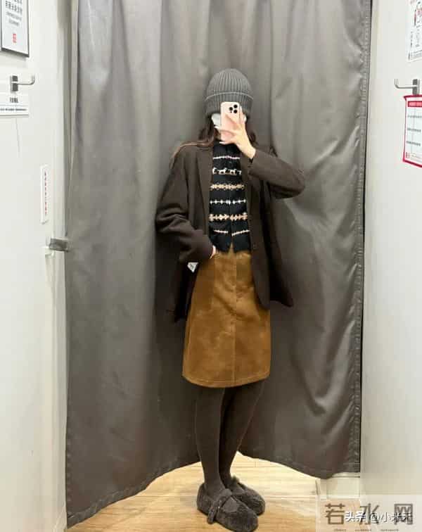 优衣库这马甲是偷了Lemaire的设计吧？这秋冬搭法直接封神！