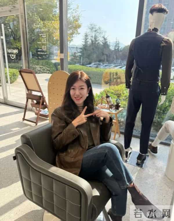 40+姐姐变美密码：瓶练脸+好发型，法令纹淡了比同龄人嫩5岁