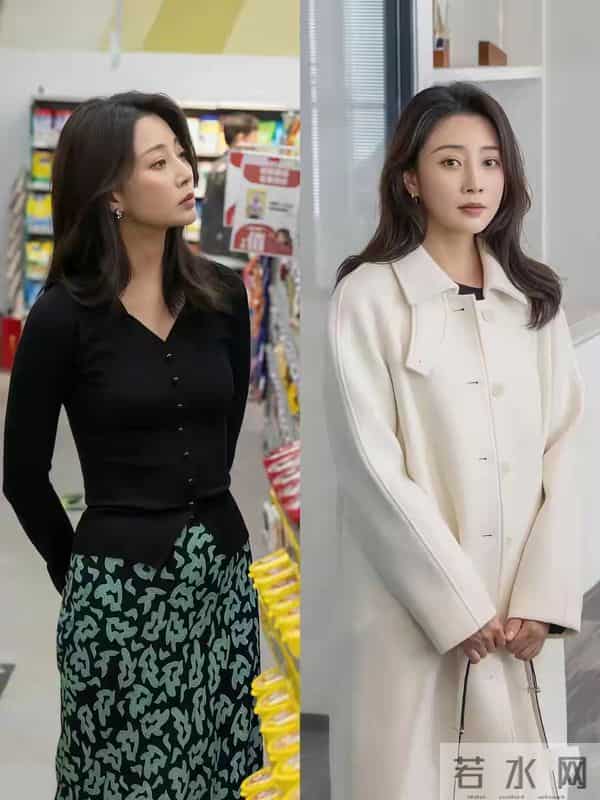 45岁殷桃的“毛衣+大衣”穿搭，才是中年女人的教科书！