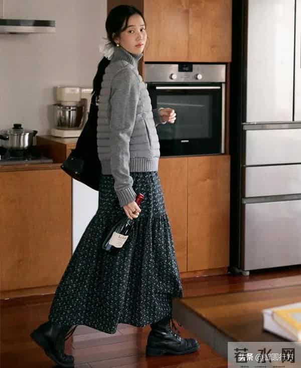 标题：“排骨羽绒服”成冬季爆款。