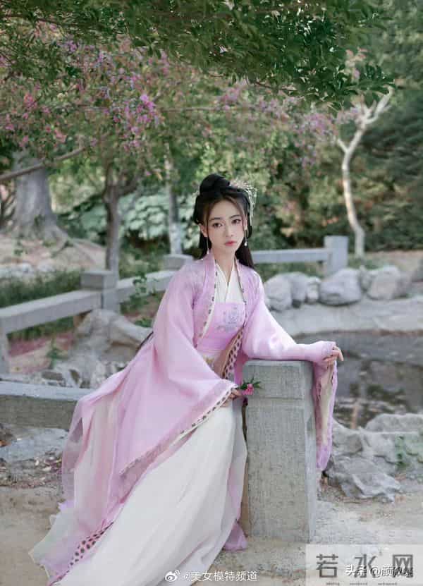 吴谨言这组古风图，直接把“古典美”焊在身上了吧！
