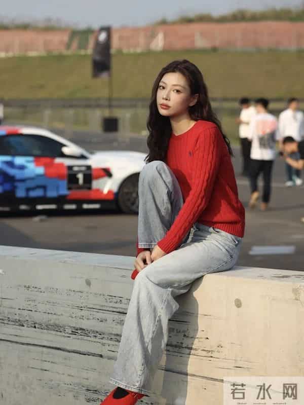 冬天穿“红色毛衣”明亮又有存在感，越看越上头！