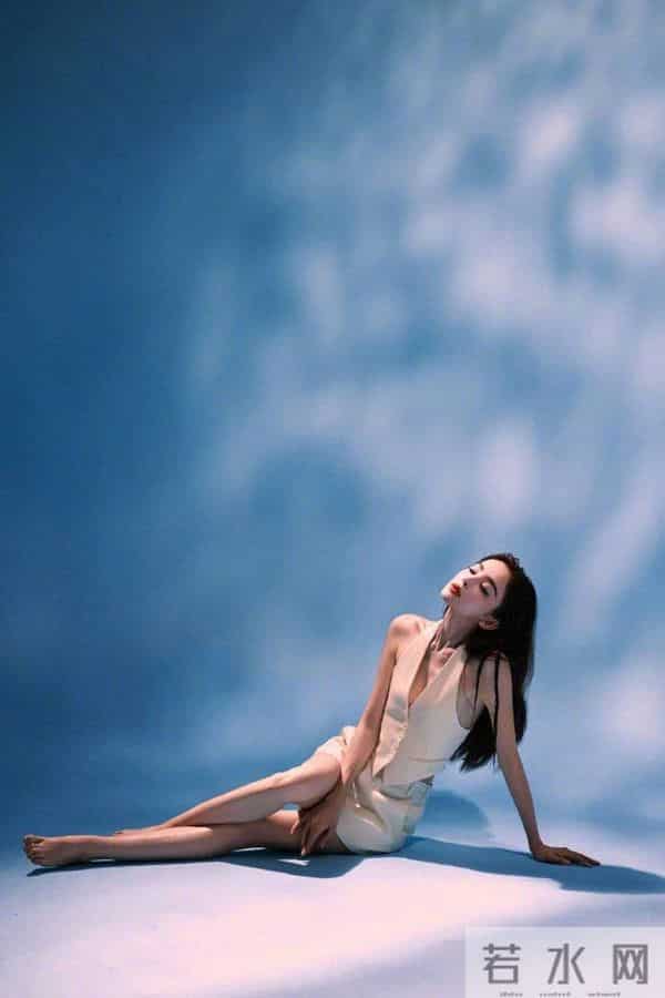 杨紫轻熟风穿搭迎接立秋，不如古力娜扎格林系穿搭更显高级