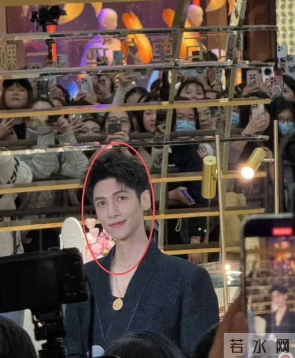 罗云熙空降杭州状态不佳！脸颊凹陷瘦成皮包骨，笑容诡异引热议