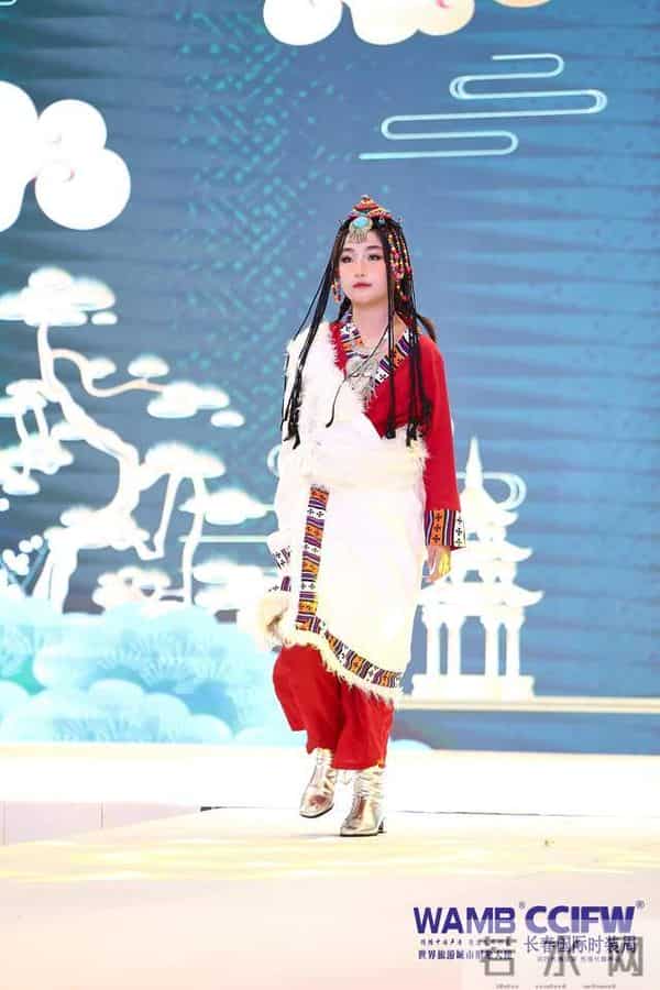 2025长春国际时装周 “落音”品牌年度首秀演绎冰雪风尚