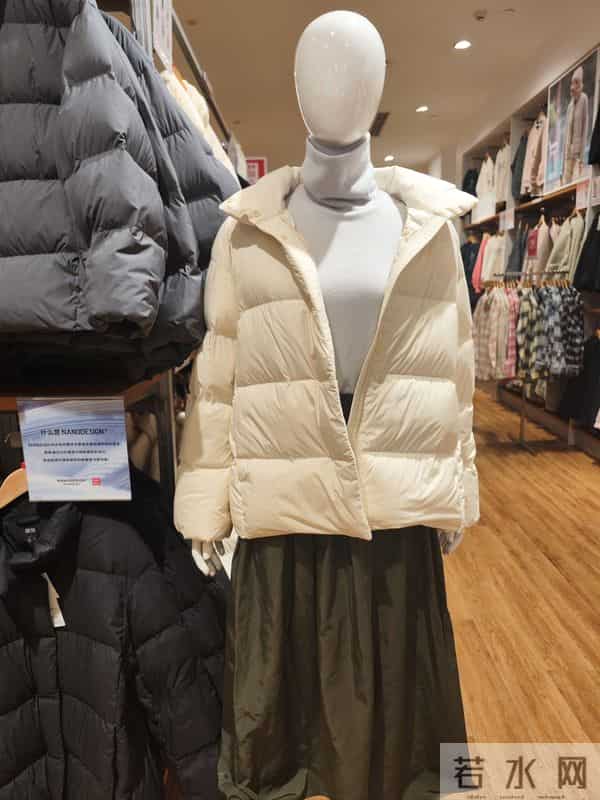 优衣库无缝羽绒服，让你化身韩系乖乖女！