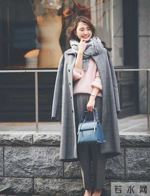 灰色大衣，这样“配色”太高级了