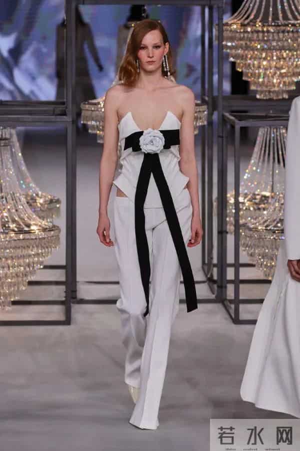 Isabel Sanchis 2026 春夏婚纱秀场