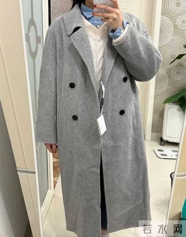 再次强调，穿大衣一定要避免小脚裤、运动鞋，太土！这么搭更洋气
