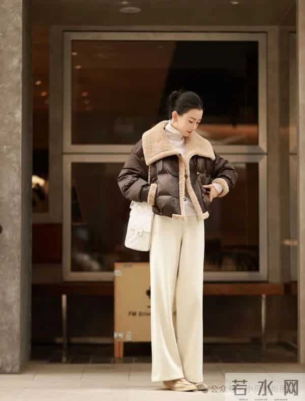 棕咖羊羔毛，温柔拿捏冬日松弛感