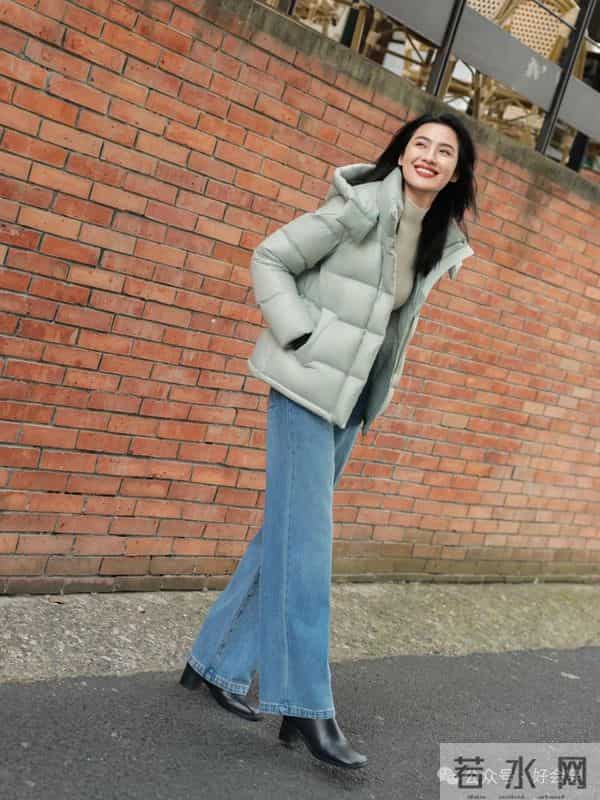 最近火了一件外套，叫“面包羽绒服”，时髦不显臃肿，高级又保暖