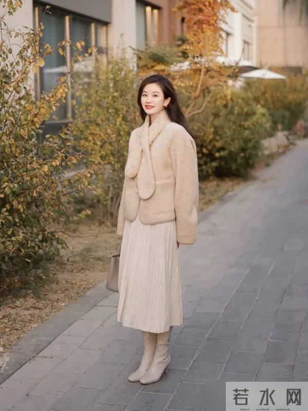 放弃羽绒服吧！今年秋冬“回头率最高”的3件外套，时髦不易撞款