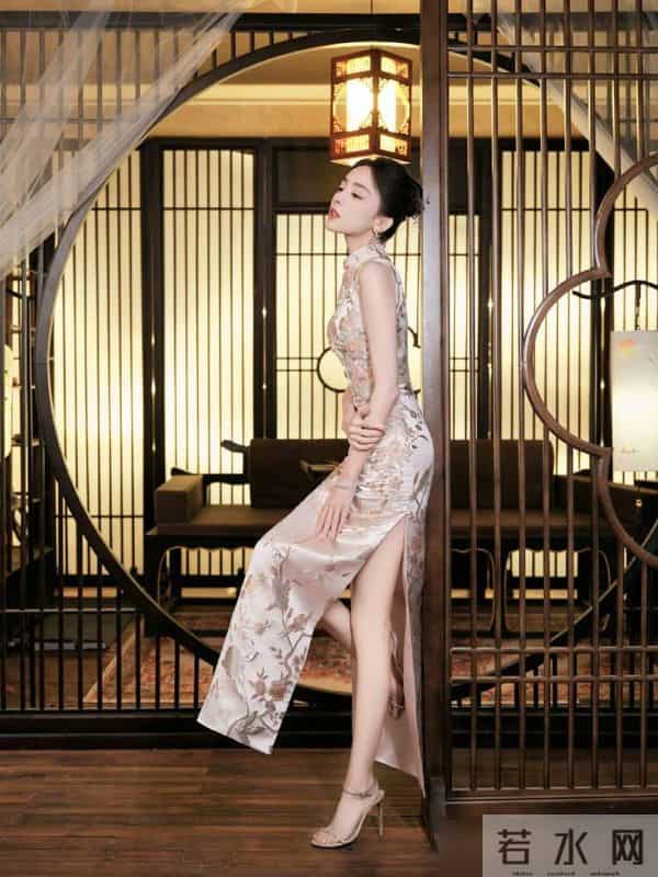 古力娜扎和戚薇穿搭新中式旗袍，一个典雅知性，一个优雅时尚