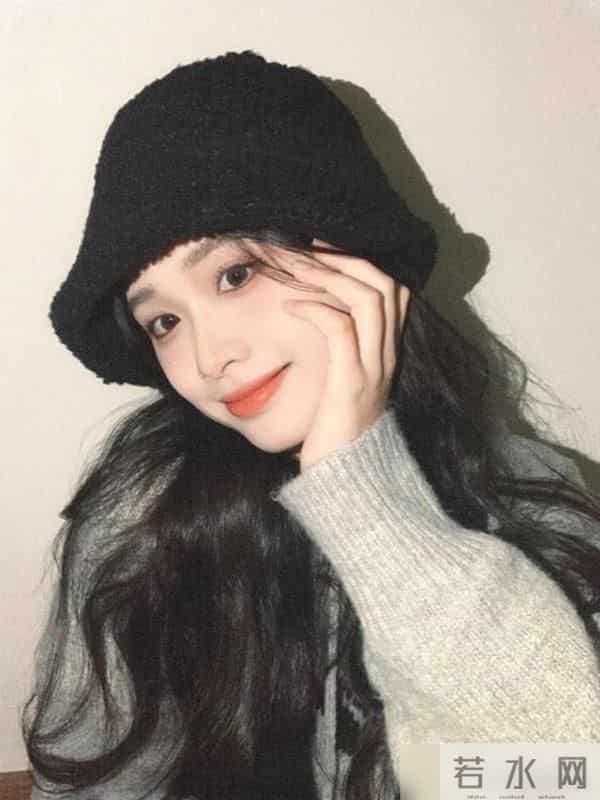 “渔夫帽”才是冬季标配，保暖还洋气显脸小，瞧潮人这样戴多美