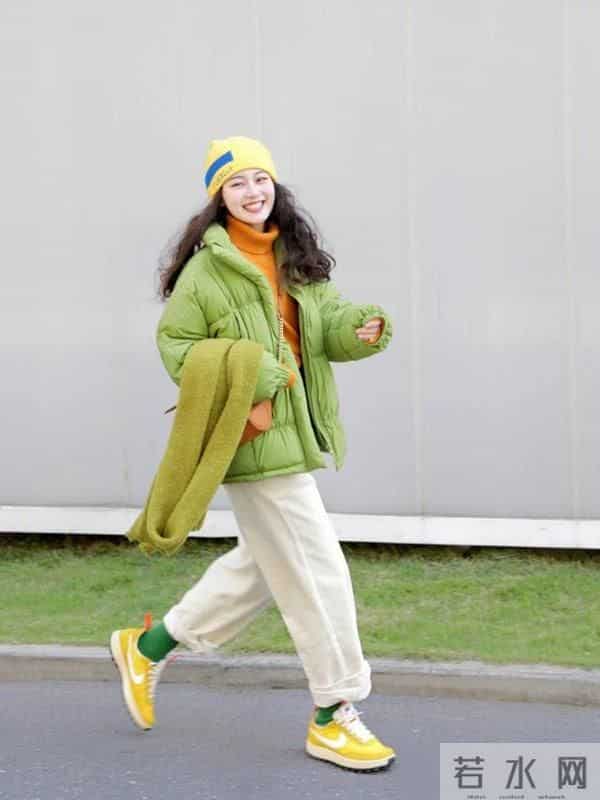 入冬后多穿基础款衣服，大衣、针织衫、半身裙，轻松提升你的气质