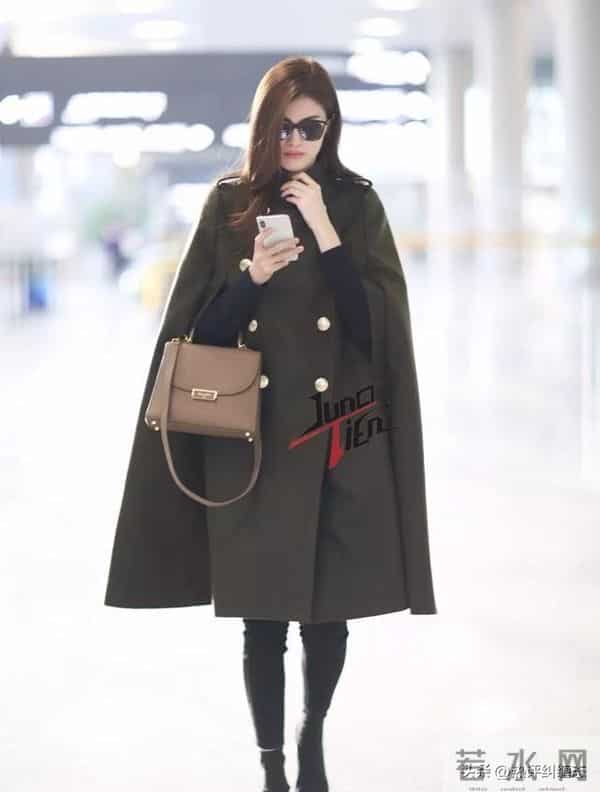 看女明星穿大衣，我悟了：不露脚踝、不配打底裤，会更优雅高级