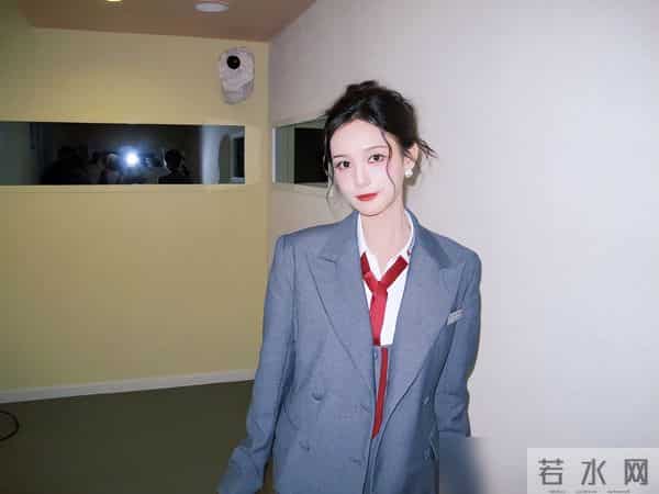 职场风格大变身！女子推理社的穿搭让你眼前一亮