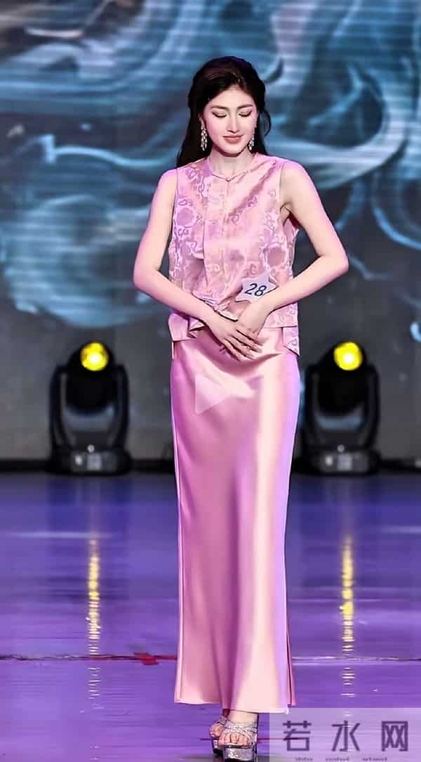 2025地球小姐澳门赛区诞生了一位绝美冠军，陈思蓓：写真欣赏。