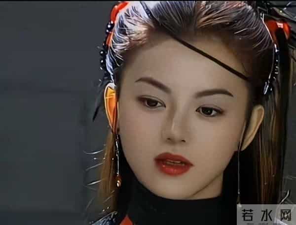 李湘年轻时候是真的美，五官精致浓眉大眼，这个妆造太好看了